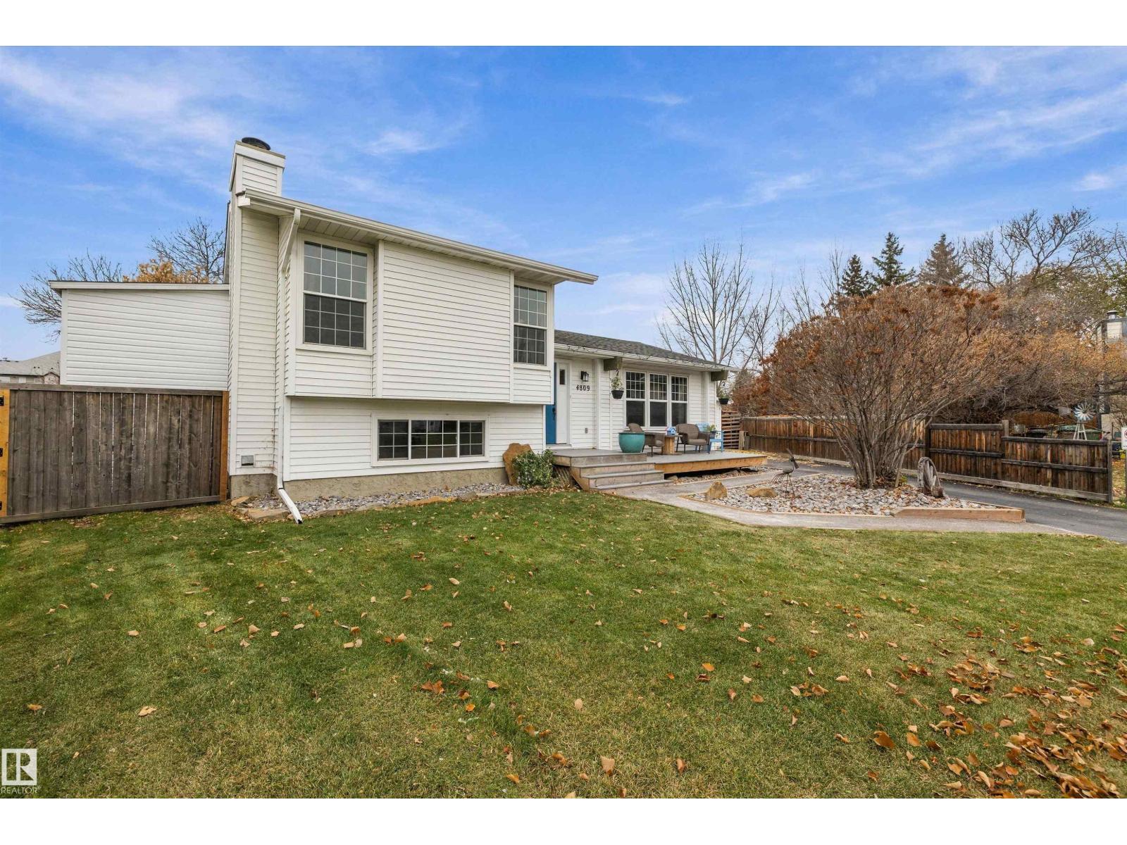 4809 42 AV, photo 2 of 58
