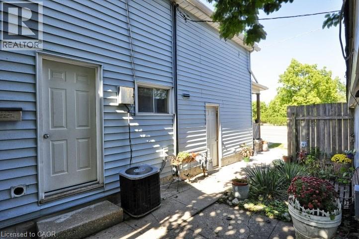 352 DUNDAS Street Unit# 4 — photo 2