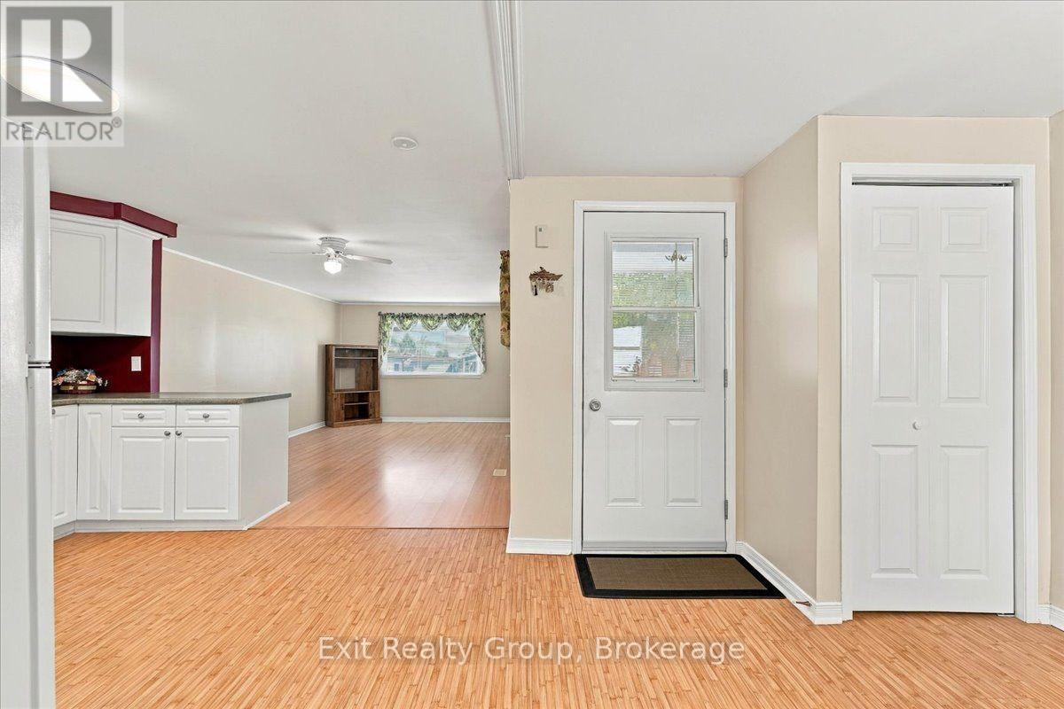 9 Finch Lane, Quinte West, ON photo 4