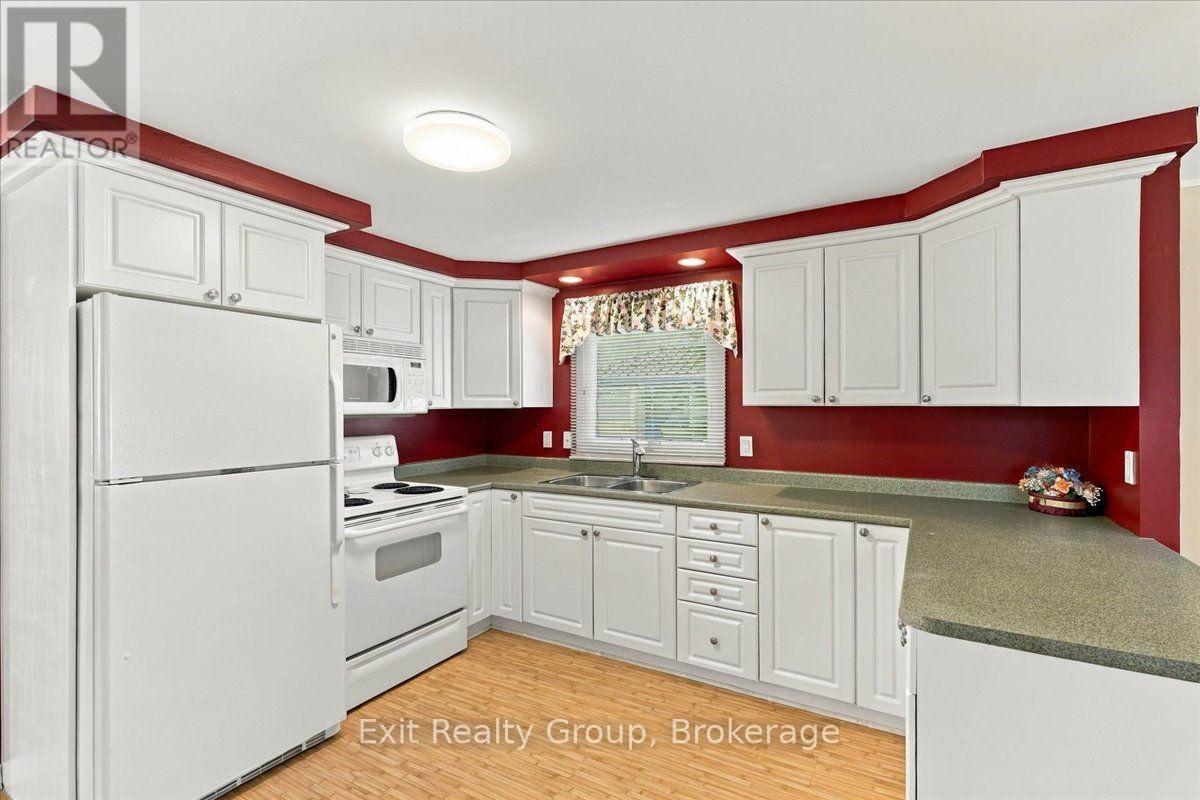 9 Finch Lane, Quinte West, ON photo 6