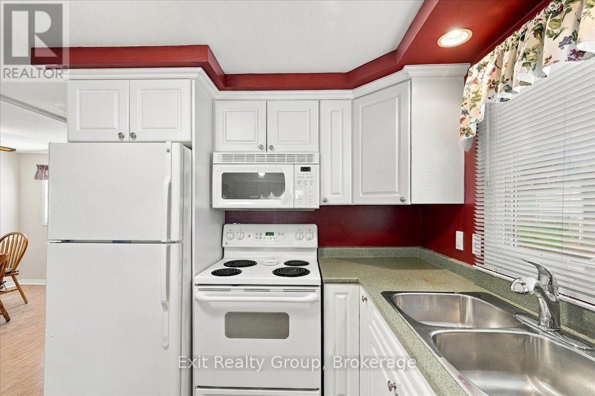 9 Finch Lane, Quinte West, ON photo 8