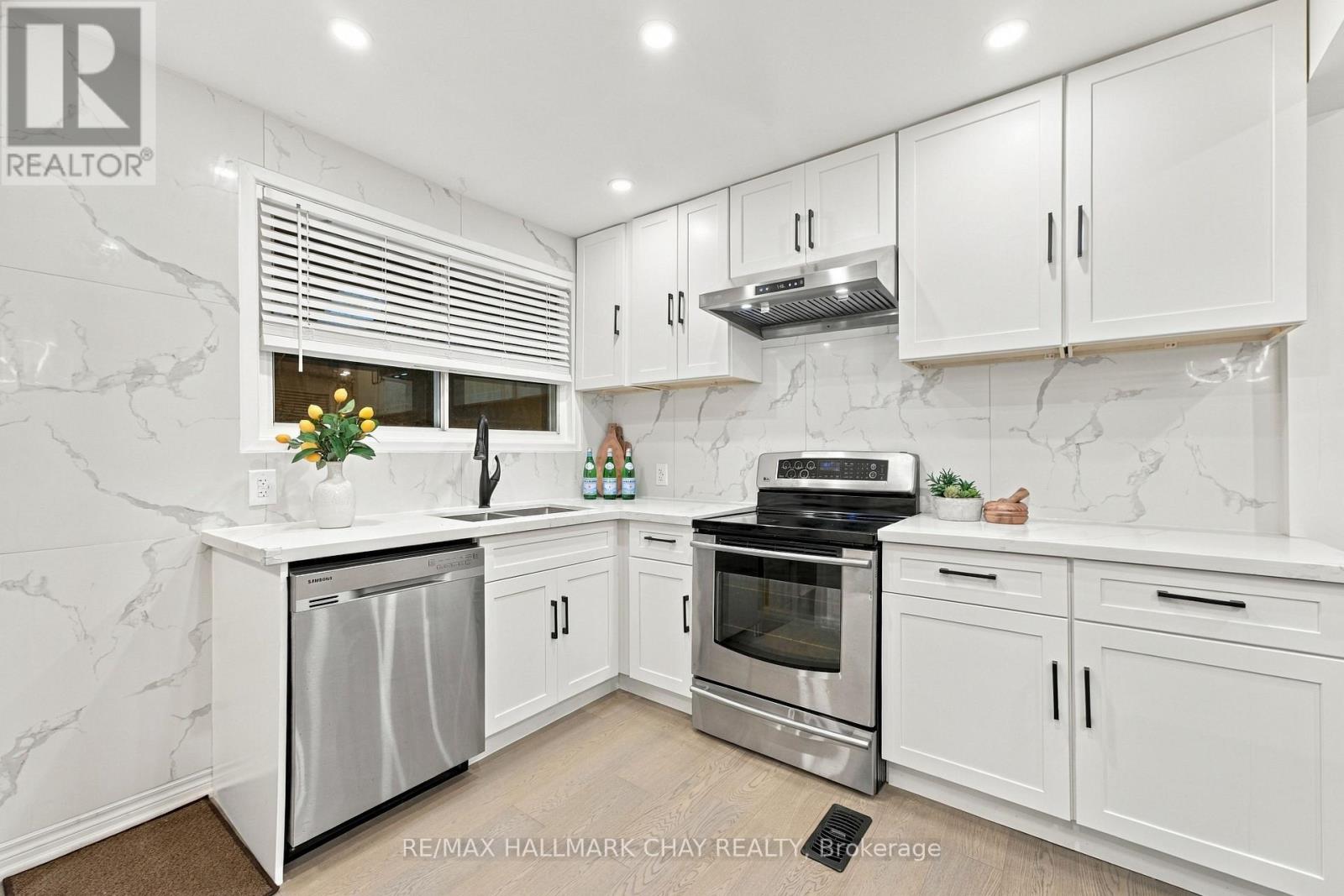 11 Davidson Road, Aurora, ON photo 4