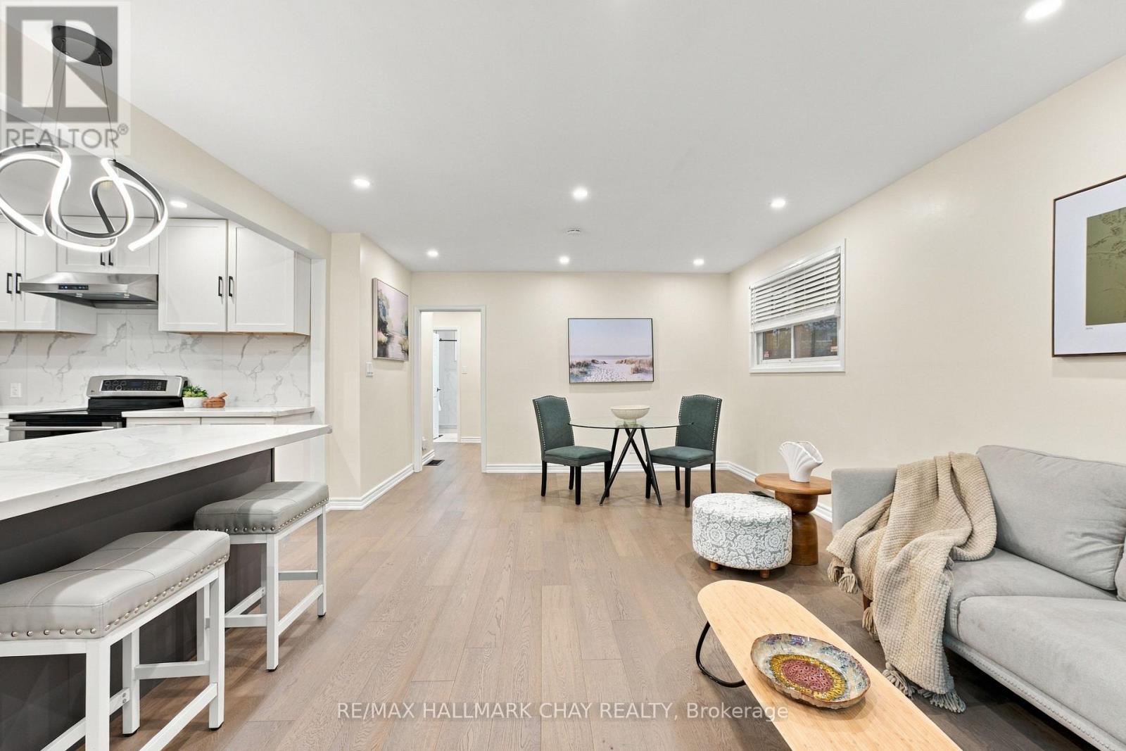 11 Davidson Road, Aurora, ON photo 8