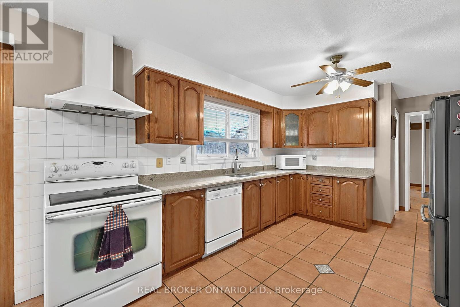23276 Highway 48, Georgina, ON photo 9