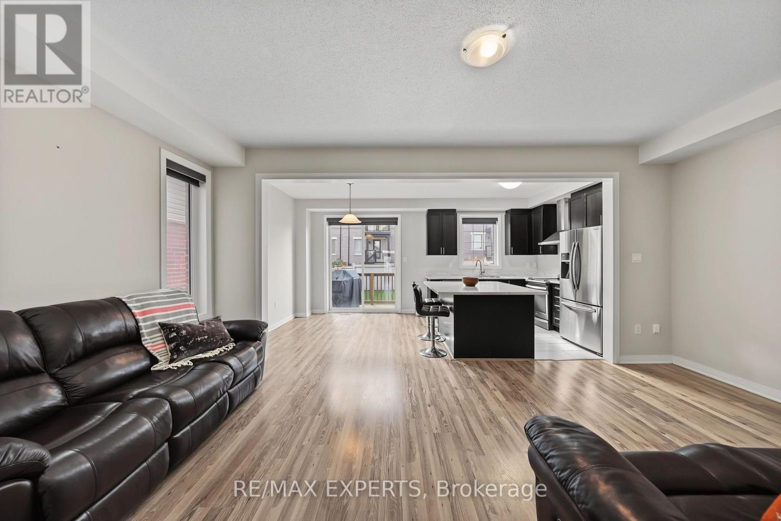 37 Stych Street, New Tecumseth, ON photo 5