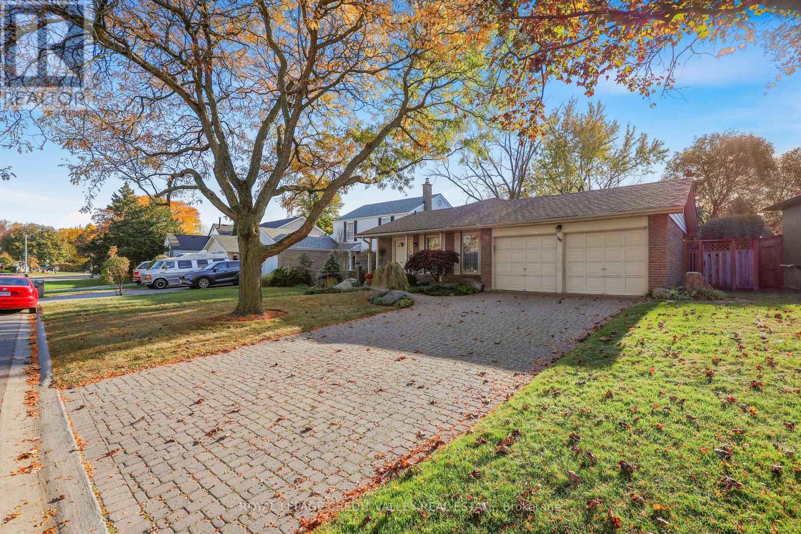 30 Parkview Place, Brampton, ON photo 2