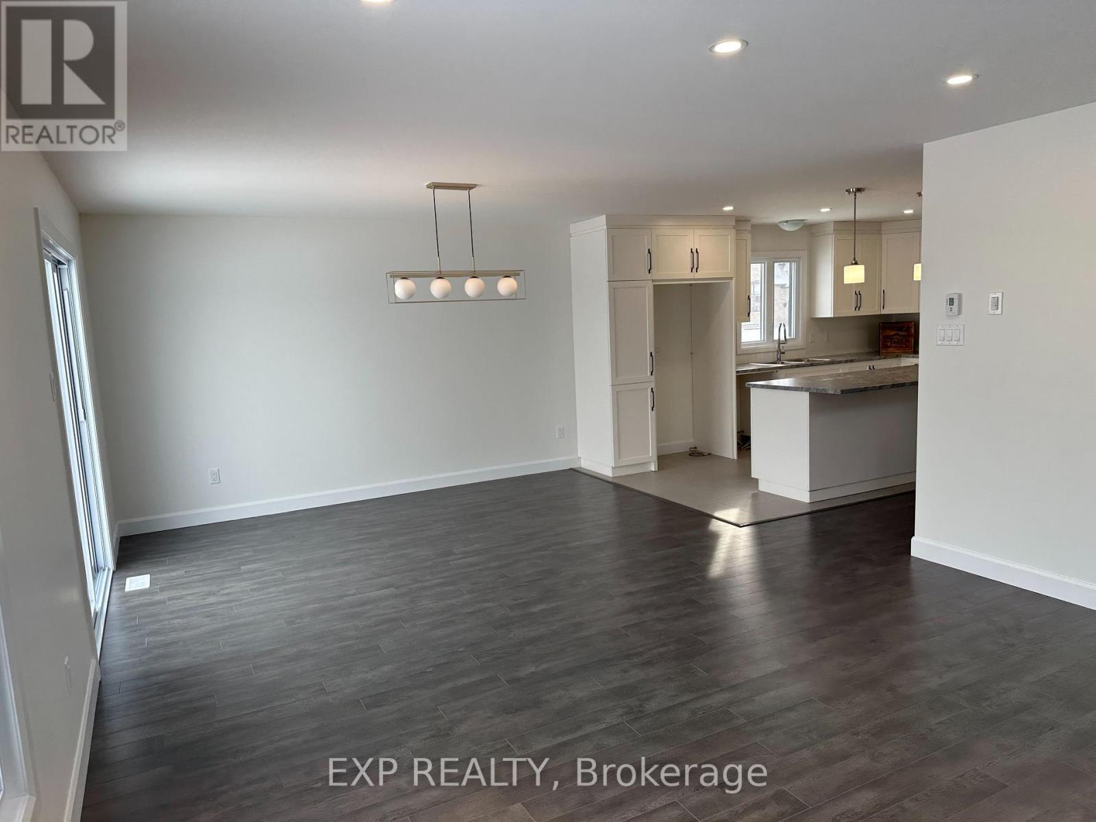 11 MAYER STREET - 9