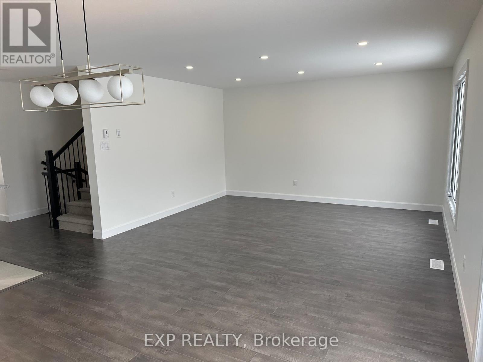 11 MAYER STREET - 7