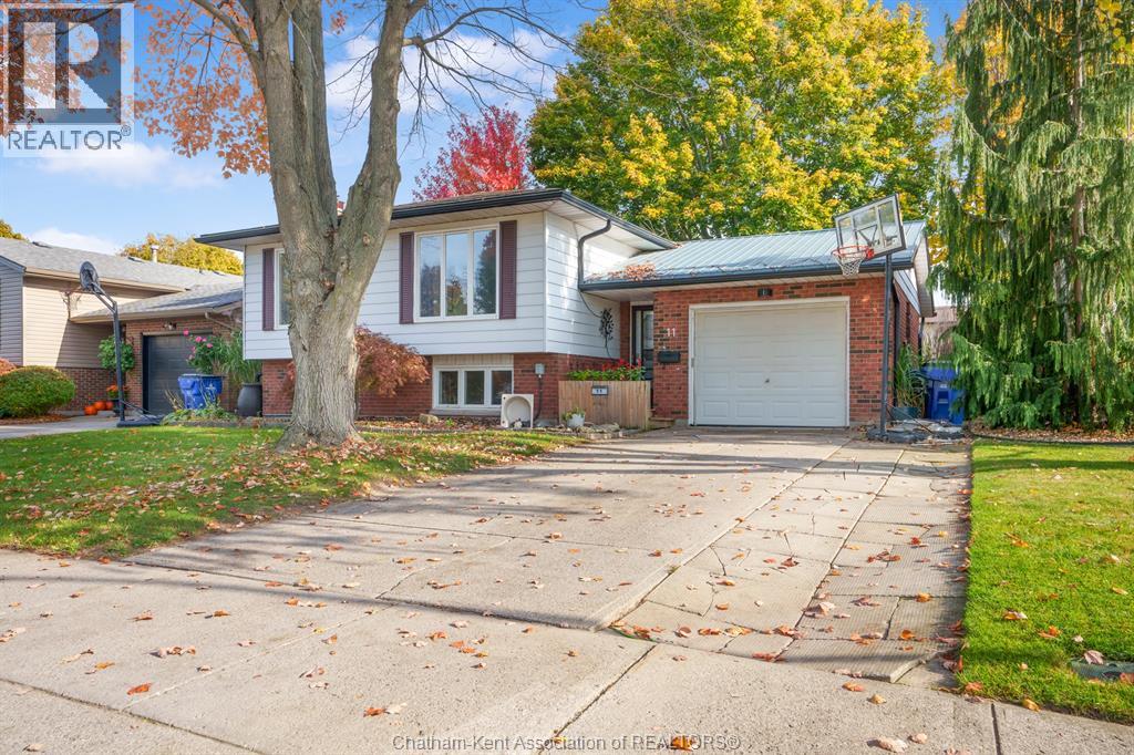 11 Duff CRESCENT, Chatham — photo 2