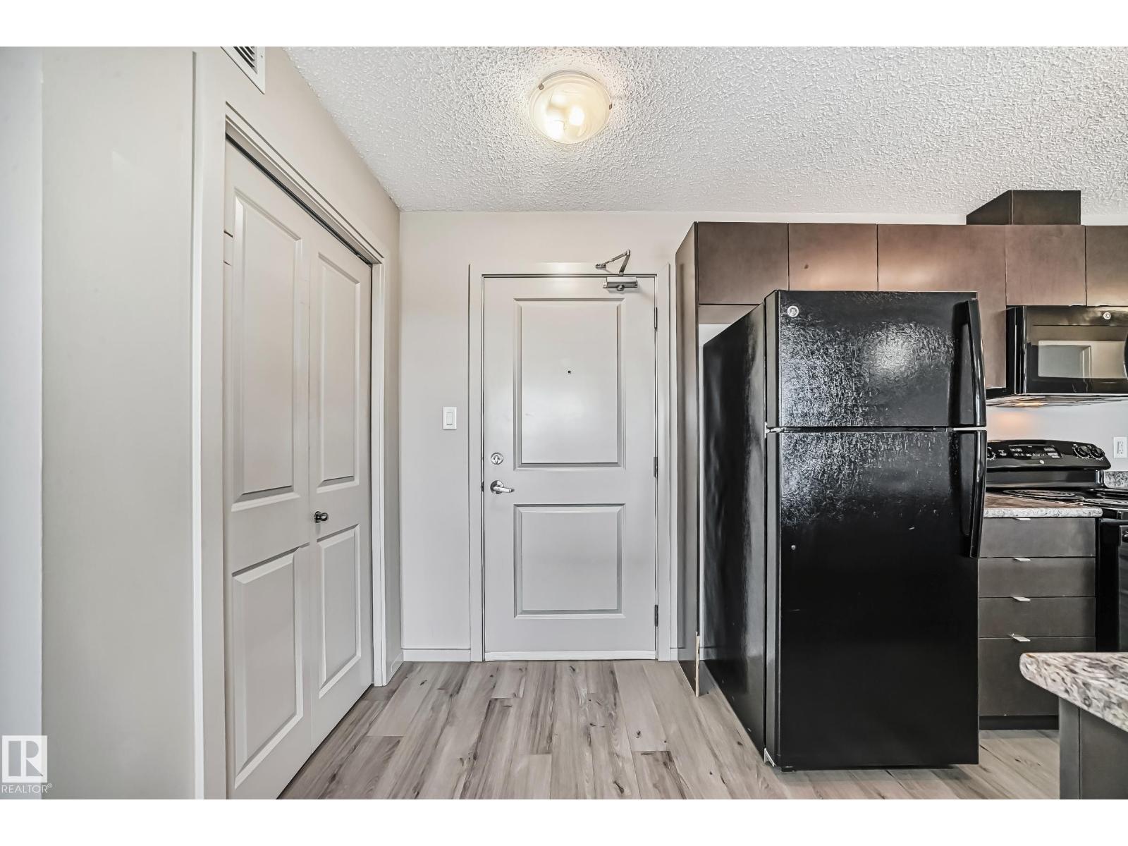 Property photograph 12 for MLS E4514544