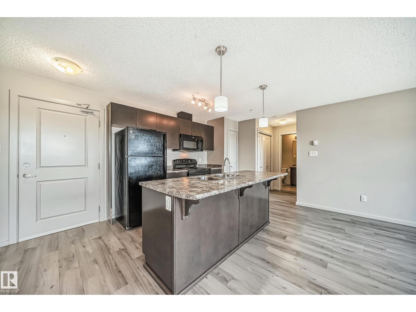 Property photograph 6 for MLS E4514544