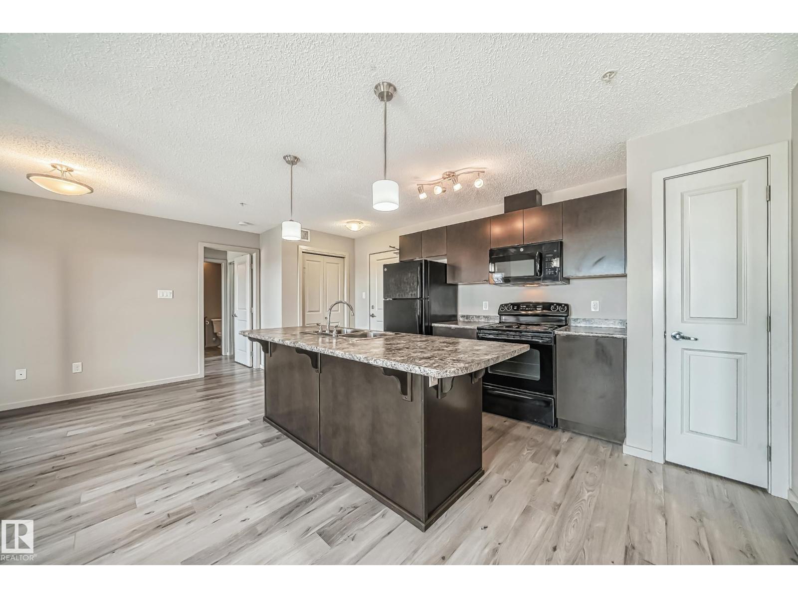 Property photograph 8 for MLS E4514544