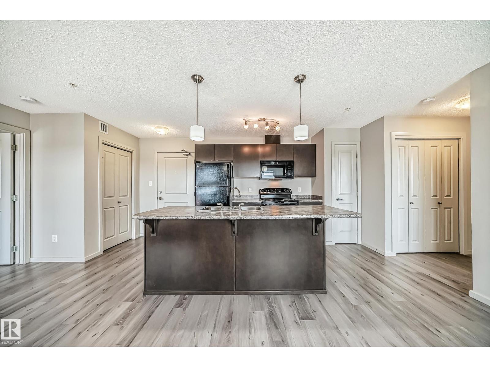 Property photograph 7 for MLS E4514544