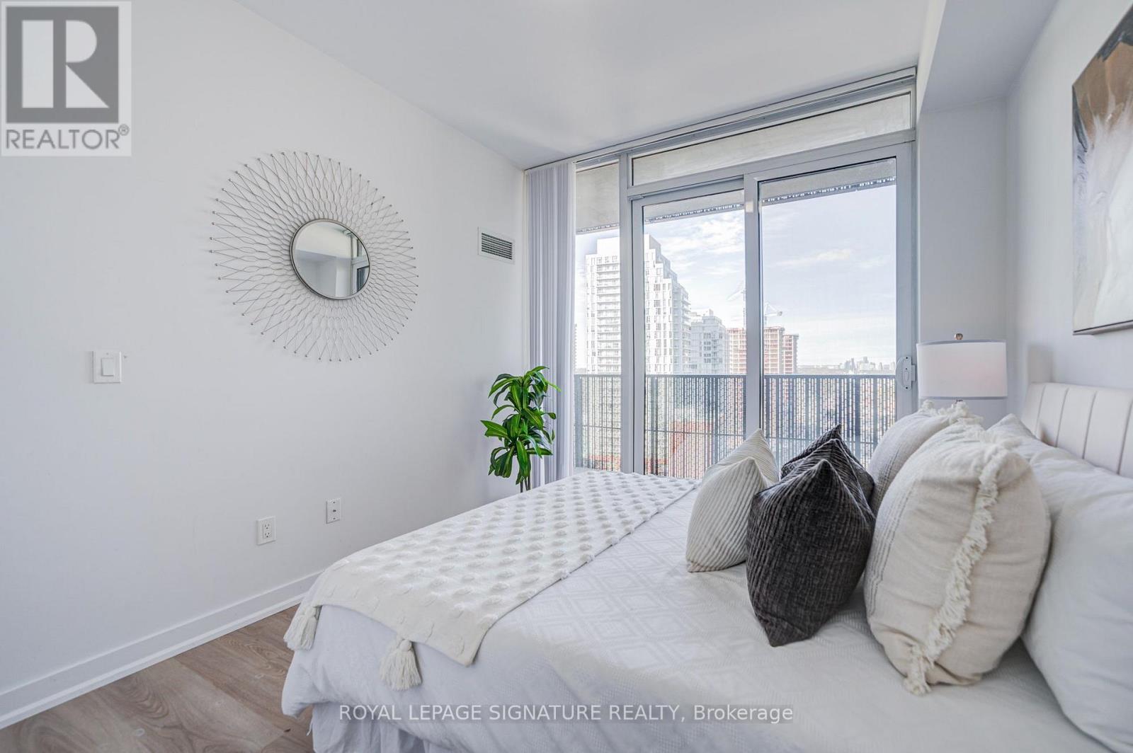 1705- 8 Eglinton Avenue East, Toronto, ON photo 25
