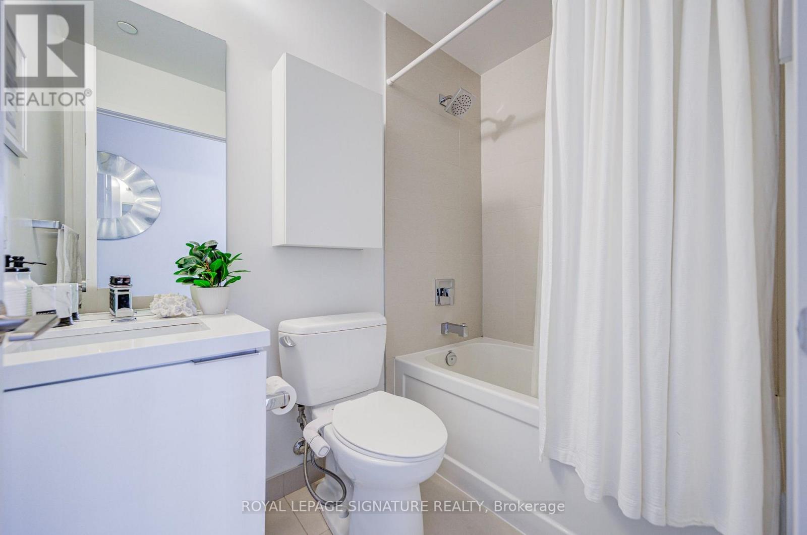 1705- 8 Eglinton Avenue East, Toronto, ON photo 35