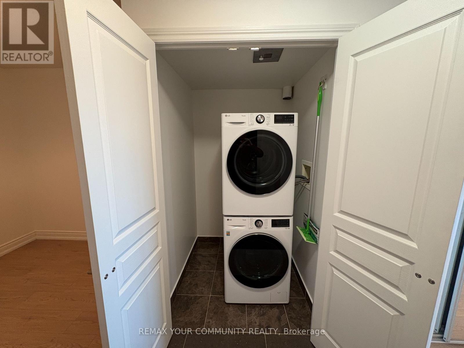 310- 7 North Park Road, Vaughan, ON photo 19