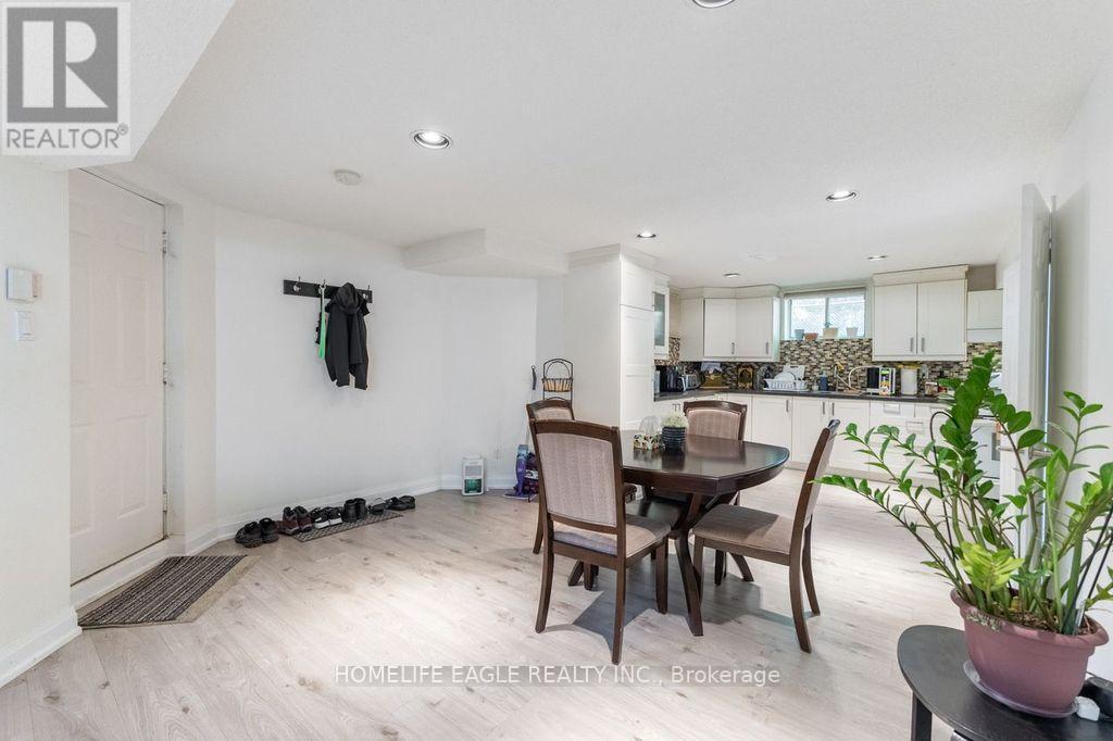 118 May Avenue, Richmond Hill, ON photo 25