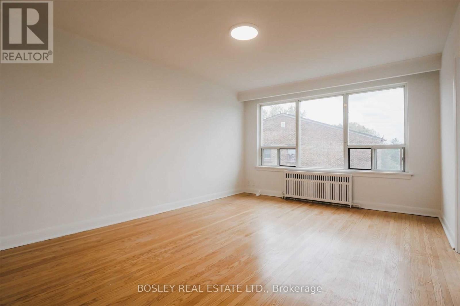 4 - 11 CALVINGTON DRIVE, Toronto (Downsview-Roding-CFB) — photo 4