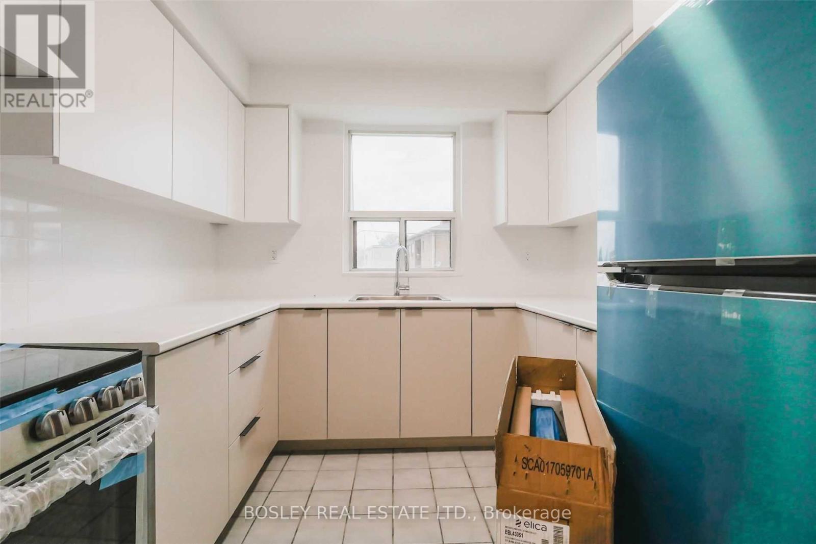 4 - 11 CALVINGTON DRIVE, Toronto (Downsview-Roding-CFB) — photo 5