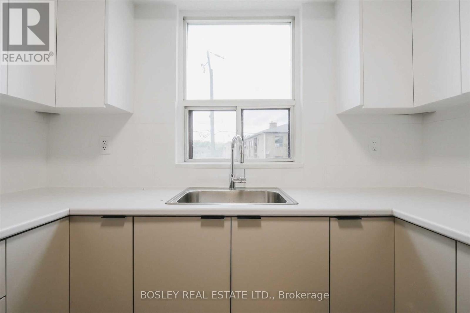 4 - 11 CALVINGTON DRIVE, Toronto (Downsview-Roding-CFB) — photo 7