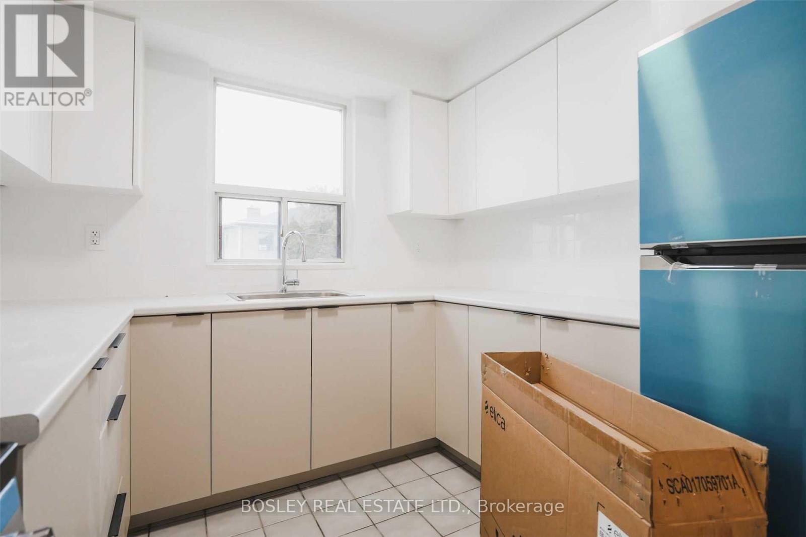 4 - 11 CALVINGTON DRIVE, Toronto (Downsview-Roding-CFB) — photo 8