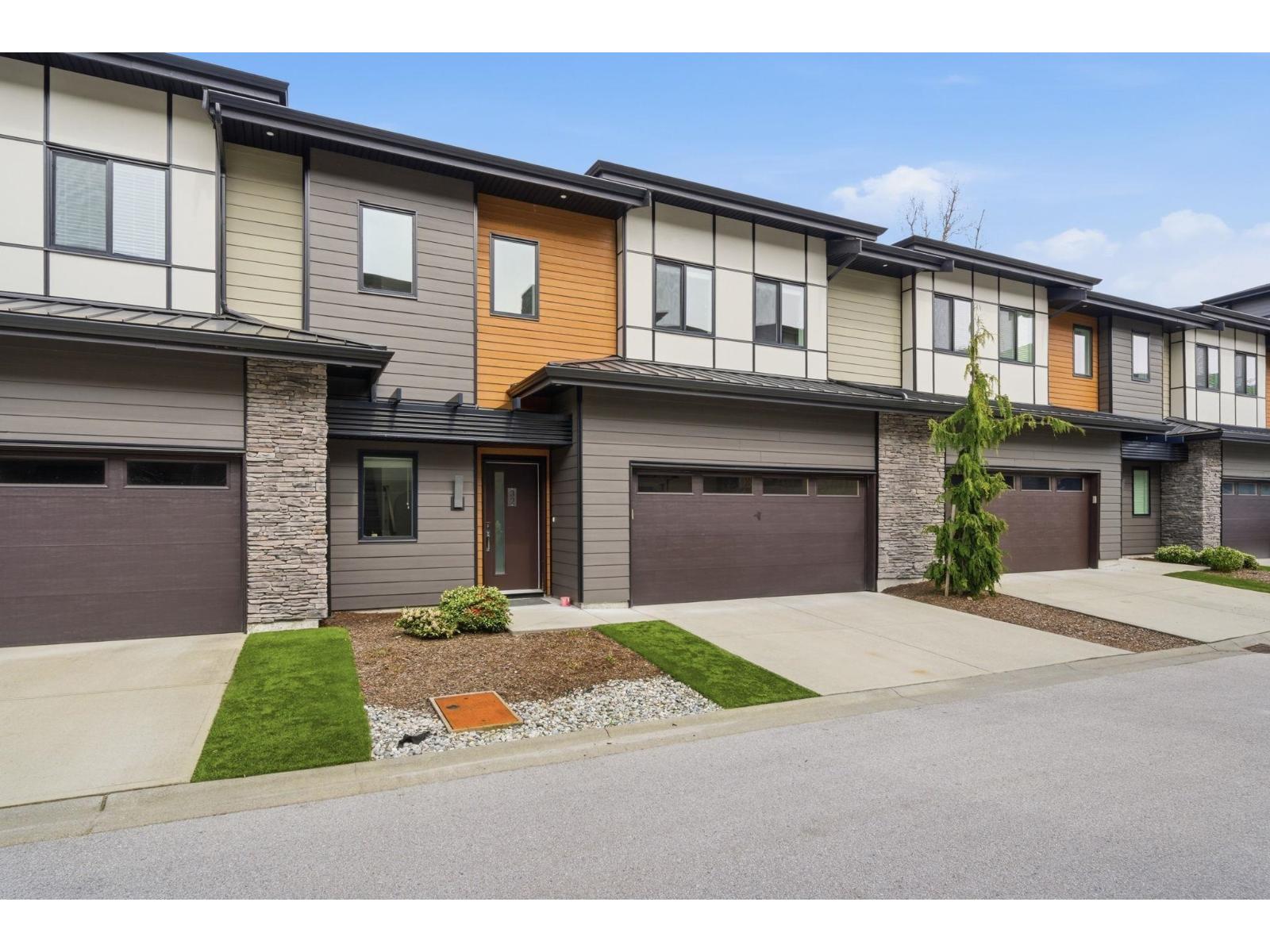 Property for sale at 32 33209 CHERRY AVENUE