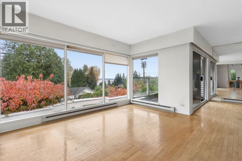 1115 Ottaburn Road, West Vancouver — photo 5