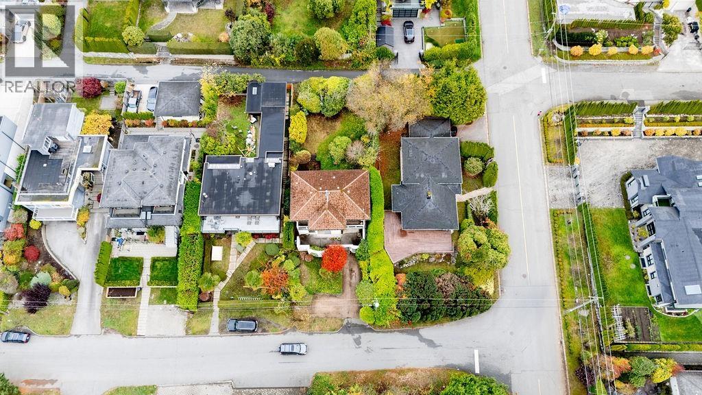 1115 Ottaburn Road, West Vancouver — photo 15