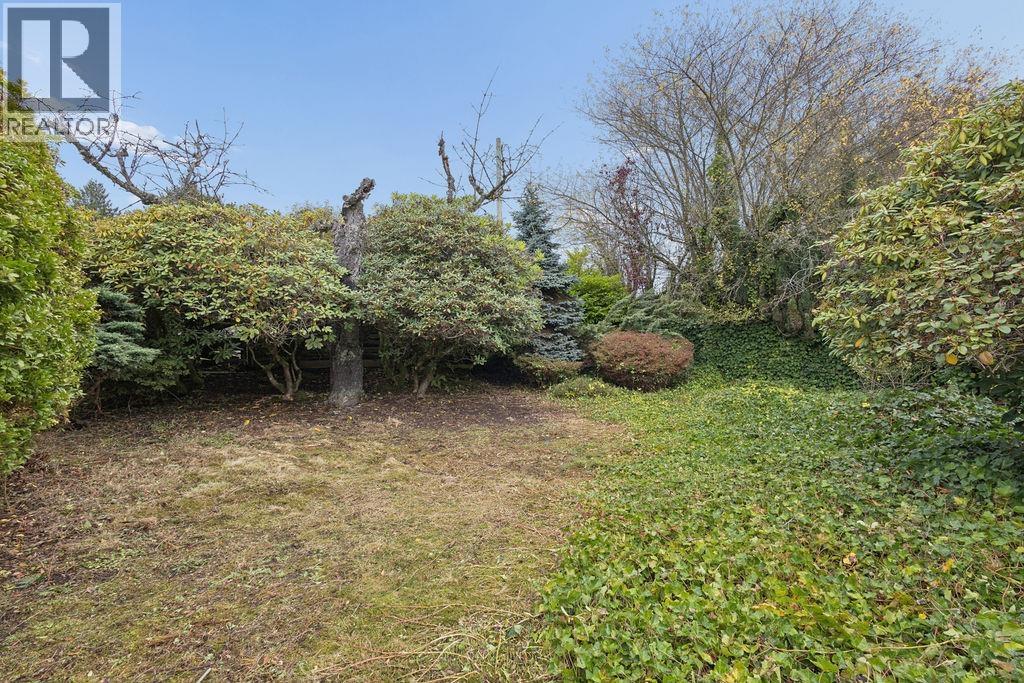 1115 Ottaburn Road, West Vancouver — photo 18