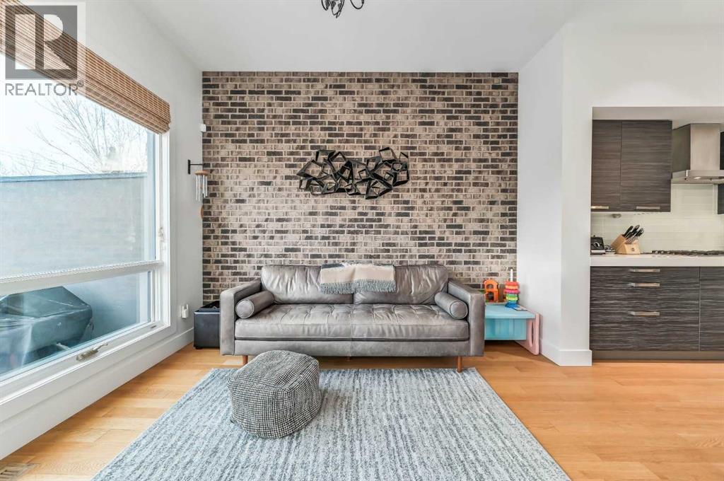 4210 19 Street SW, photo 13 of 31