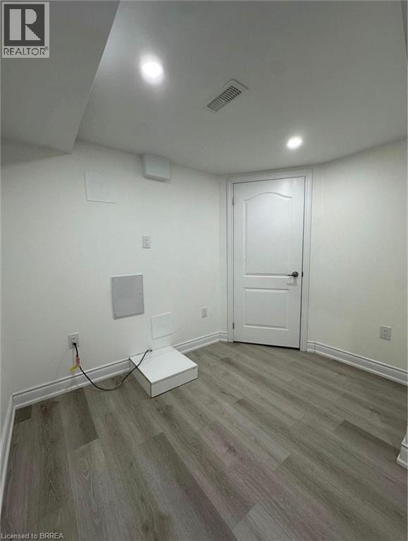 5 MUNRO Circle Unit# Lower, Brantford — photo 9