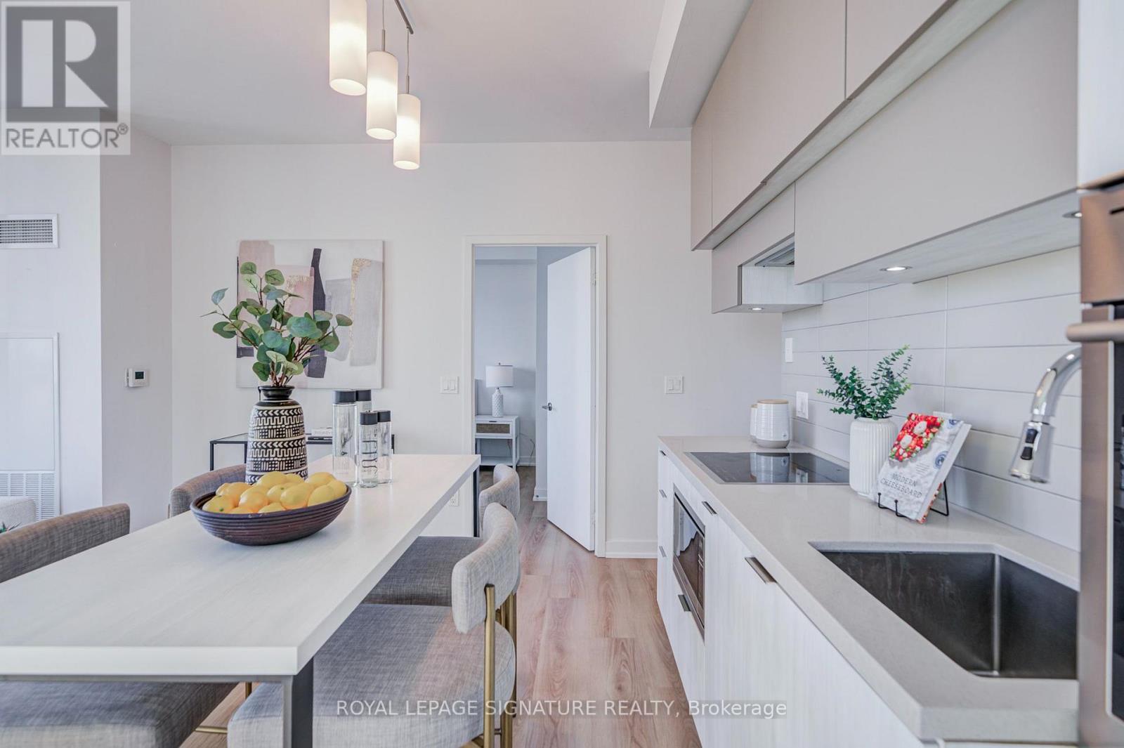 1705- 8 Eglinton Avenue East, Toronto, ON photo 12