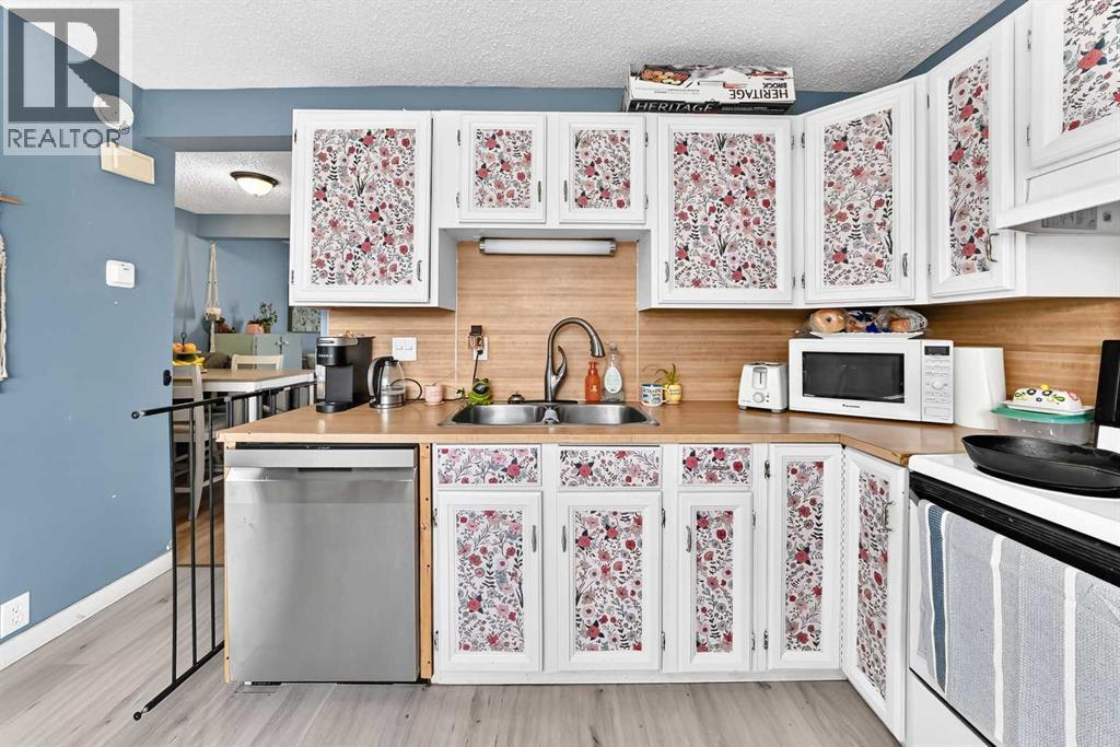 240 Jensen Drive NE, photo 11 of 46