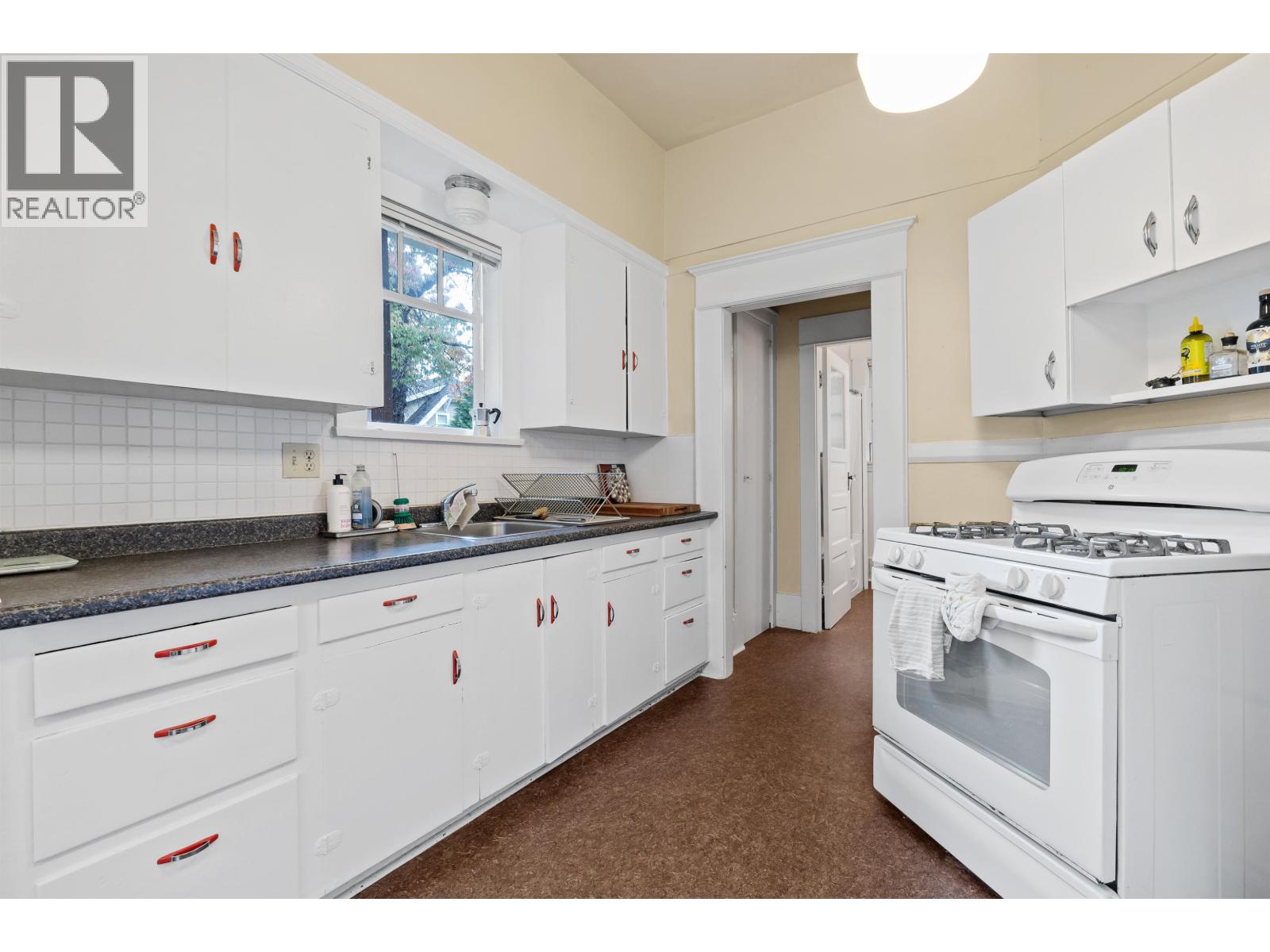 2315 W 6th Avenue, Vancouver — photo 6