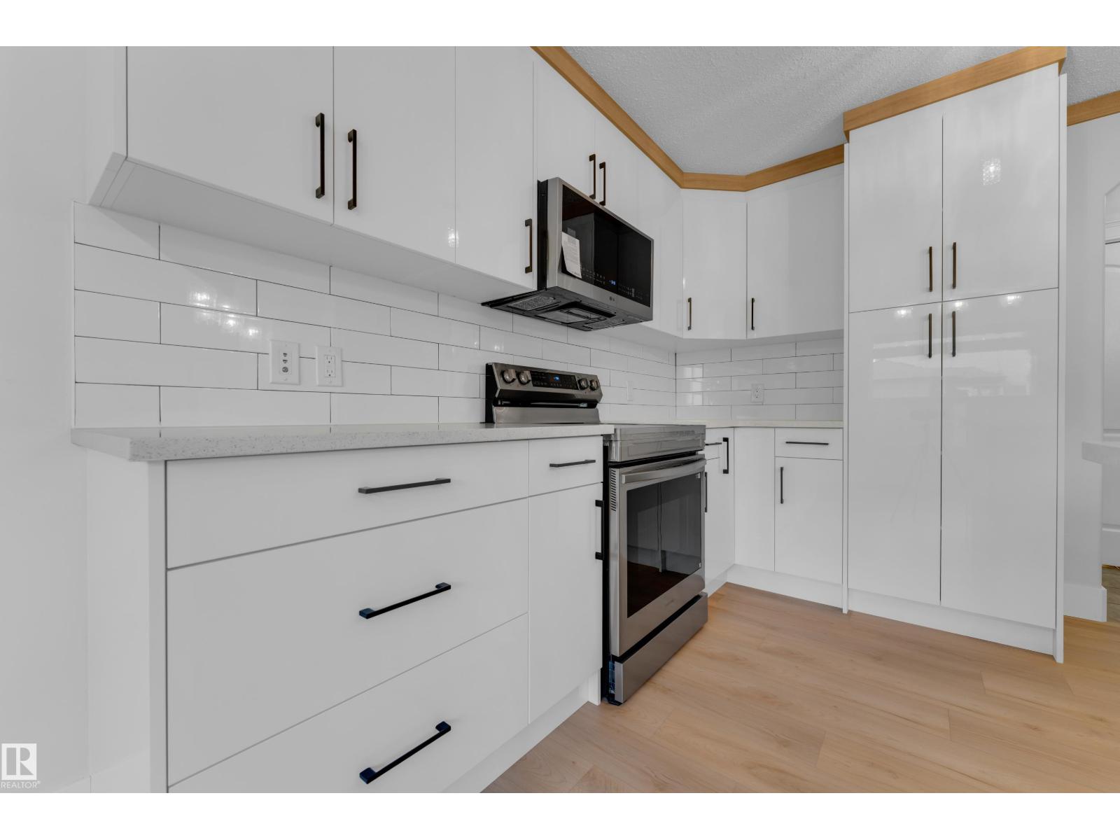 3003 25 AV NW, Edmonton — photo 12