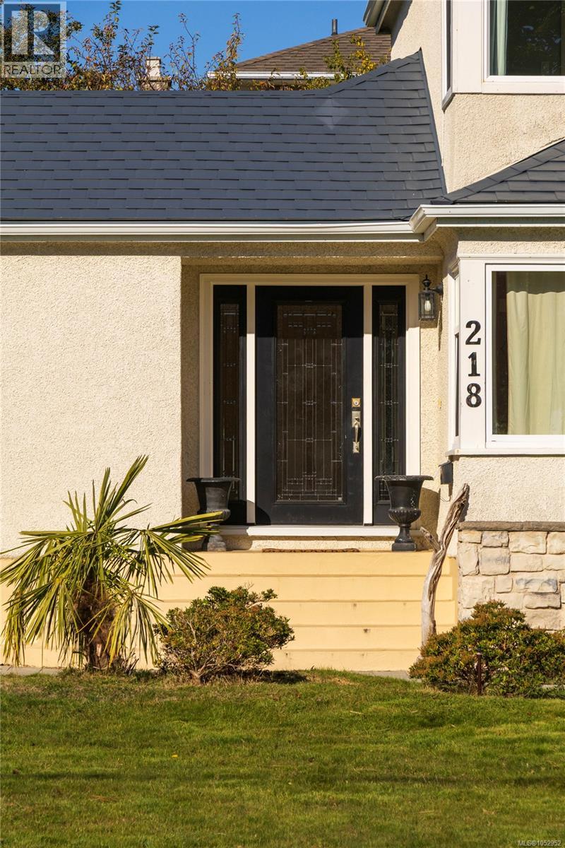  218 Beach Drive, Oak Bay