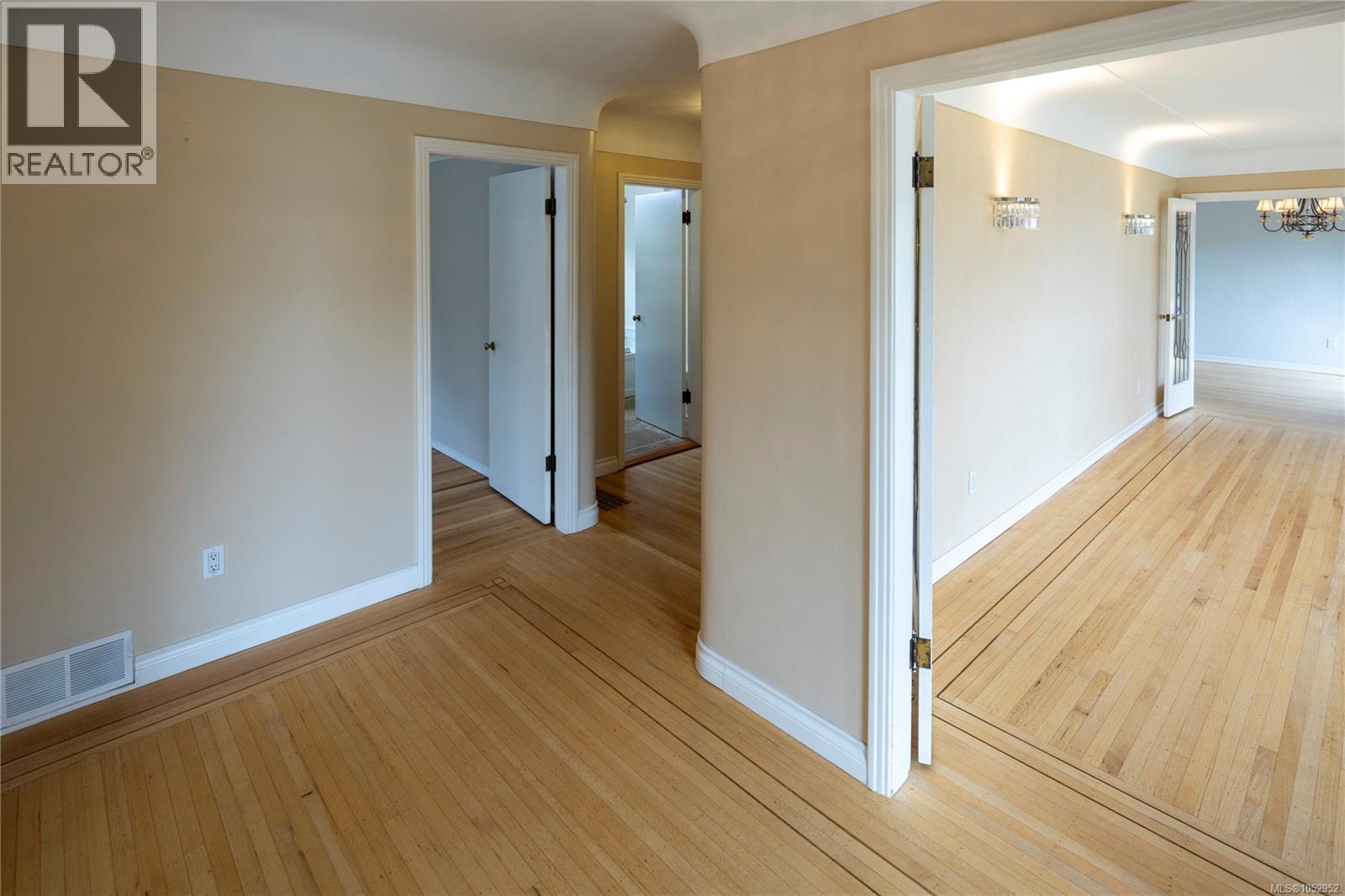  218 Beach Drive, Oak Bay