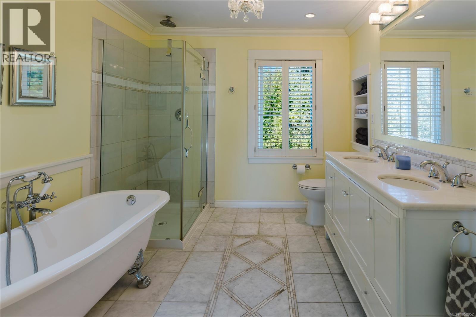  218 Beach Drive, Oak Bay
