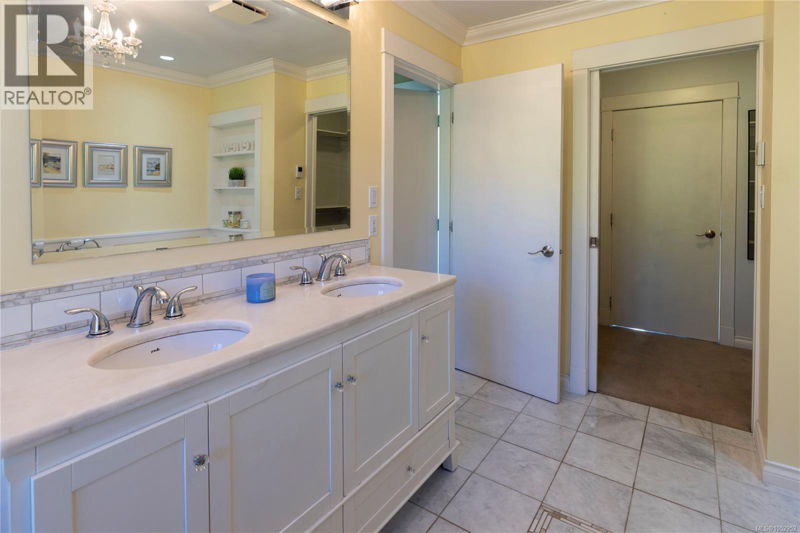  218 Beach Drive, Oak Bay