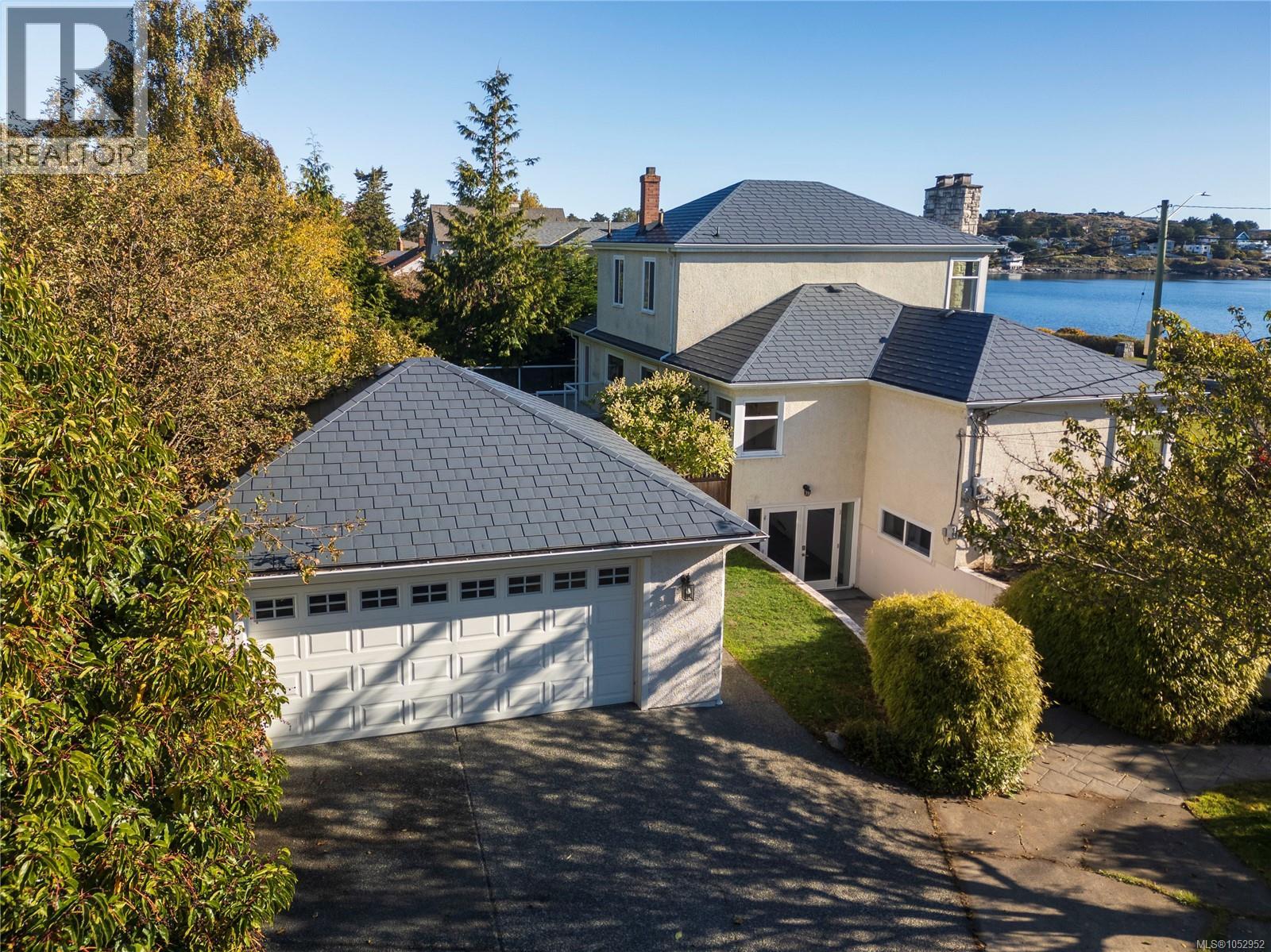  218 Beach Drive, Oak Bay