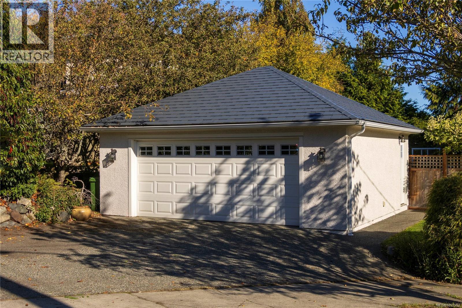  218 Beach Drive, Oak Bay