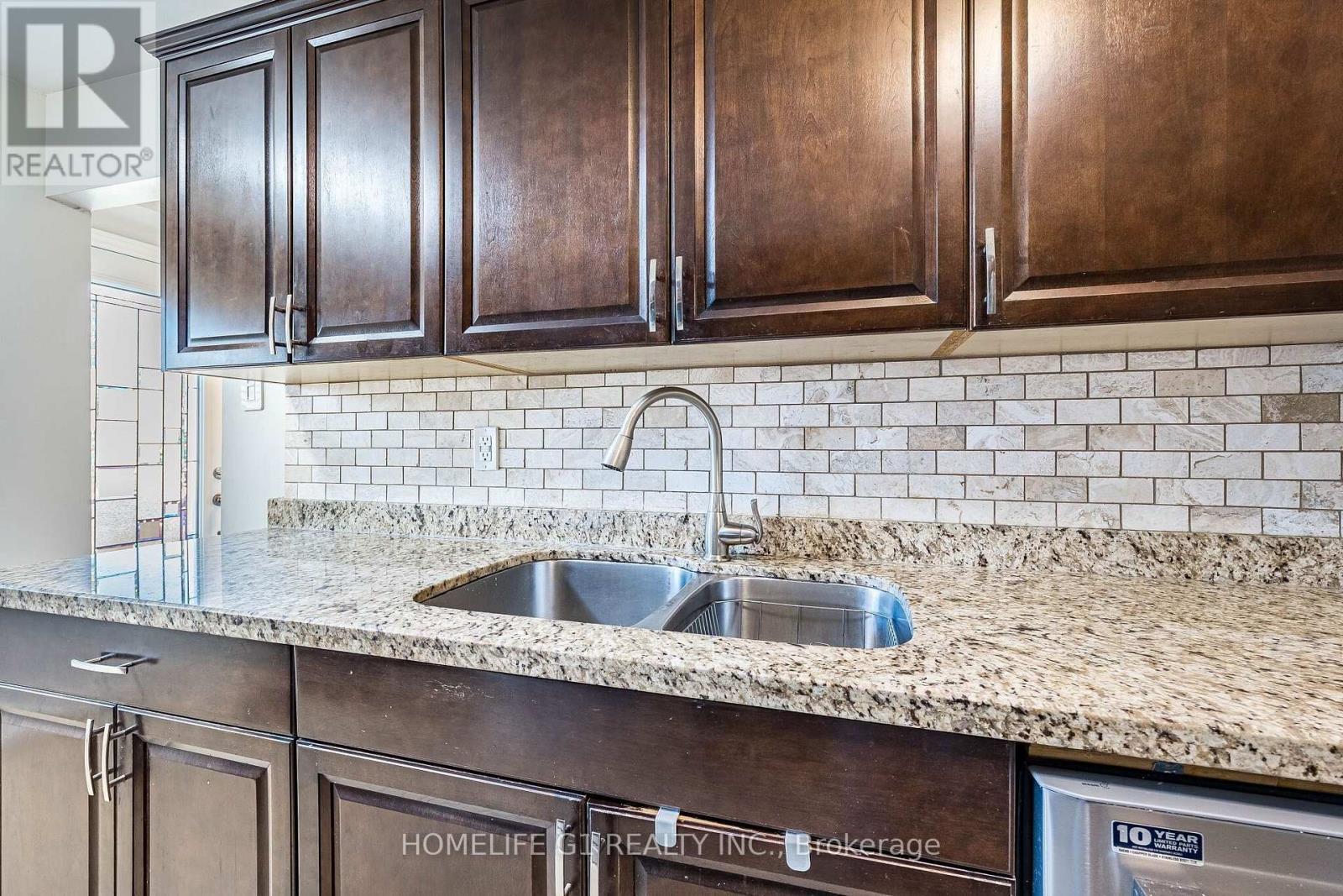 35 Greenbush Court, Brampton, ON photo 16