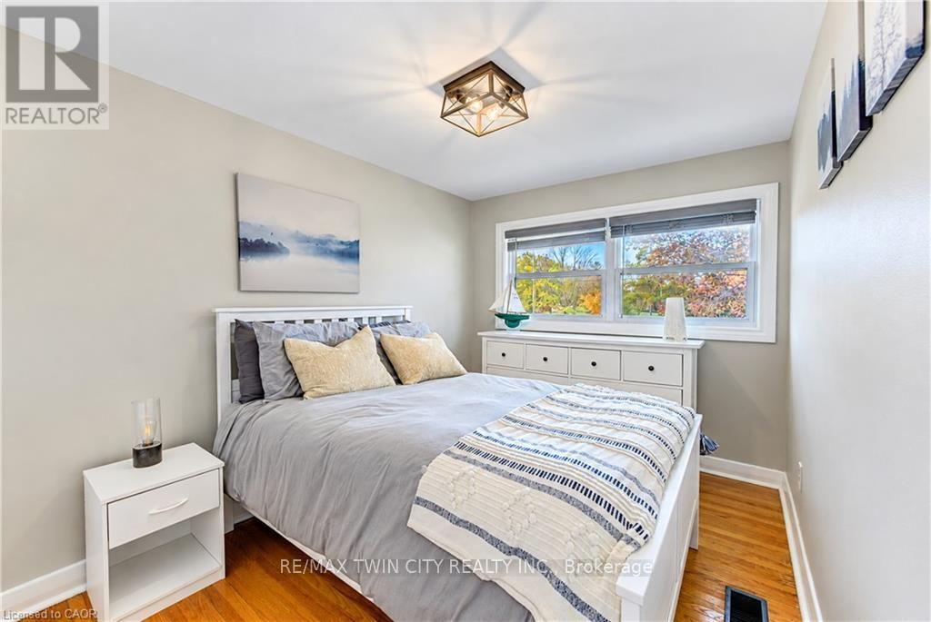 68 CAMBRIDGE Avenue, Kitchener, ON photo 16