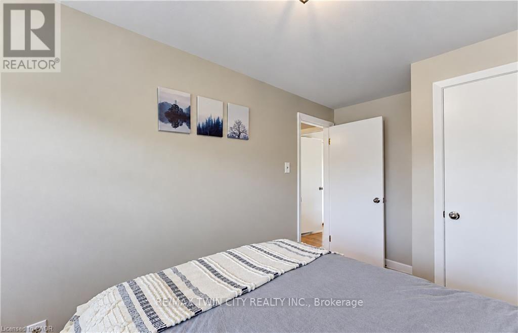 68 CAMBRIDGE Avenue, Kitchener, ON photo 17