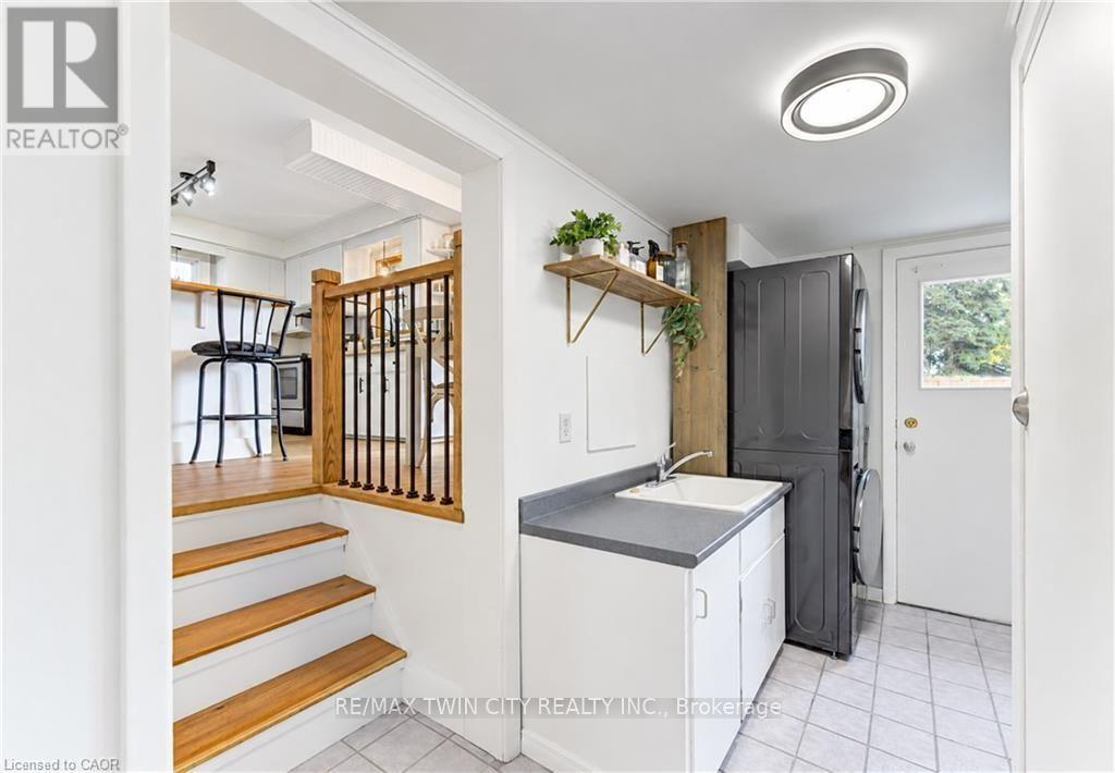 68 CAMBRIDGE Avenue, Kitchener, ON photo 22