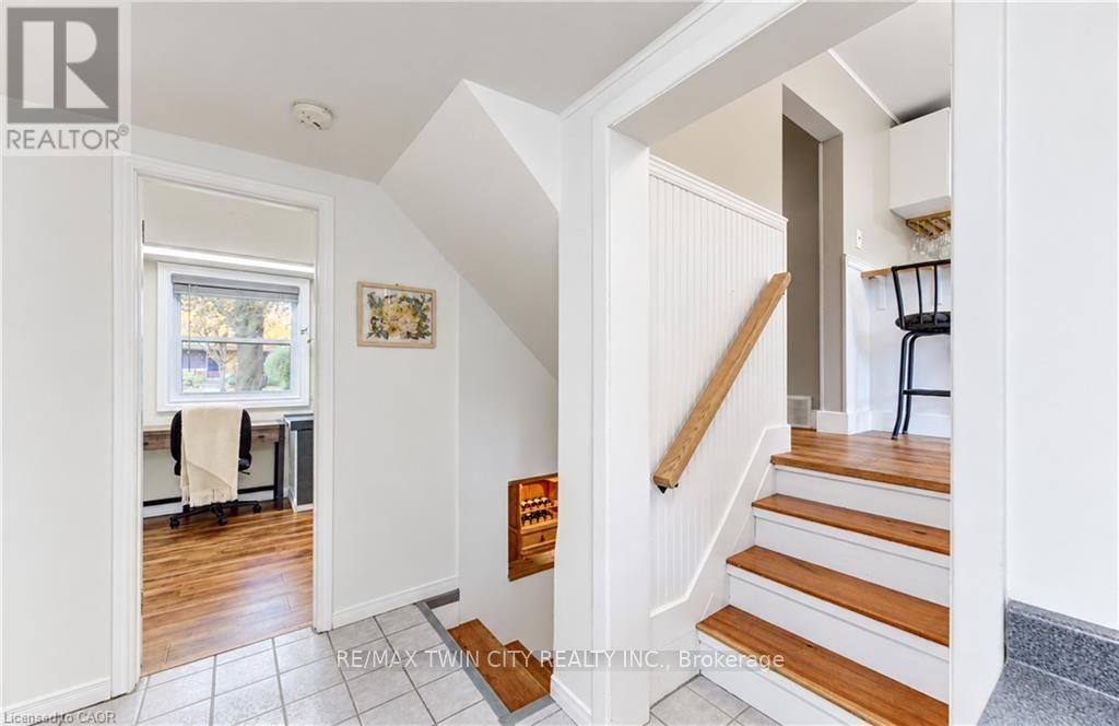 68 CAMBRIDGE Avenue, Kitchener, ON photo 23