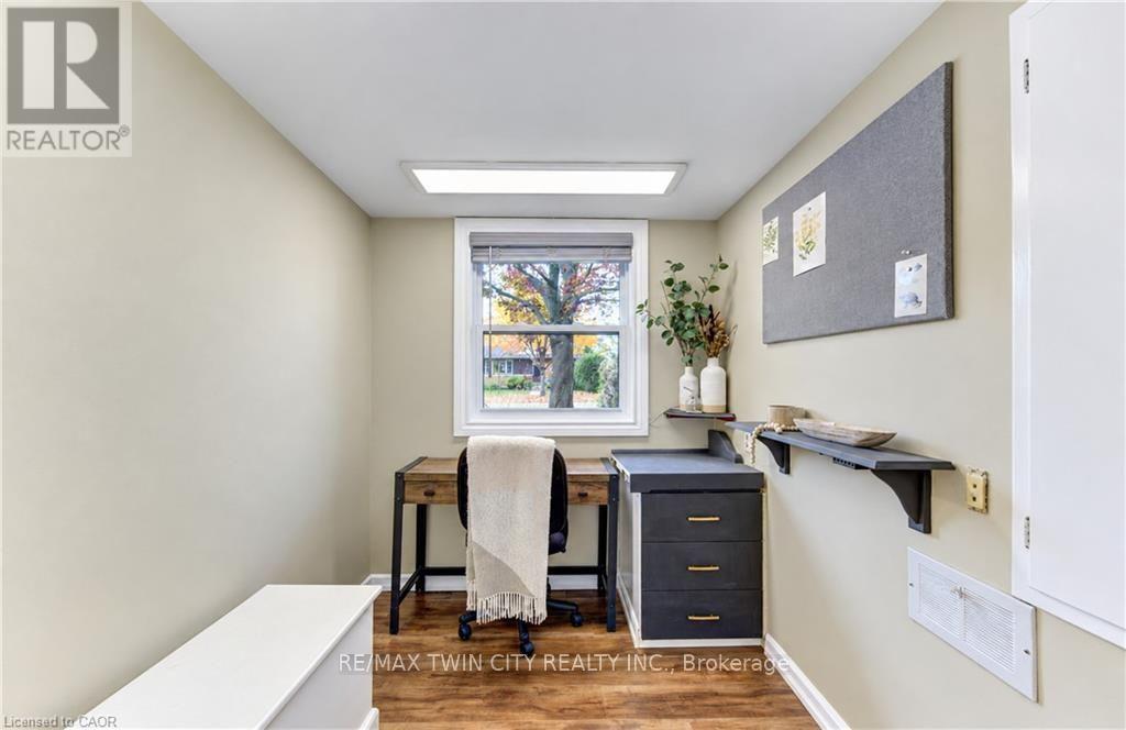 68 CAMBRIDGE Avenue, Kitchener, ON photo 24