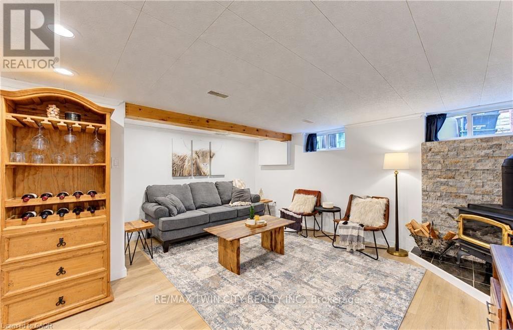 68 CAMBRIDGE Avenue, Kitchener, ON photo 25