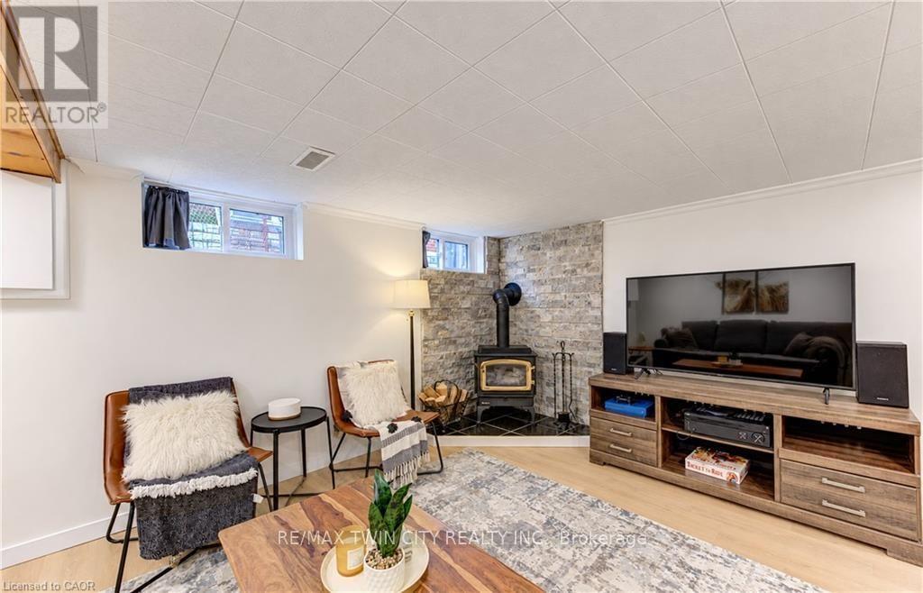 68 CAMBRIDGE Avenue, Kitchener, ON photo 26