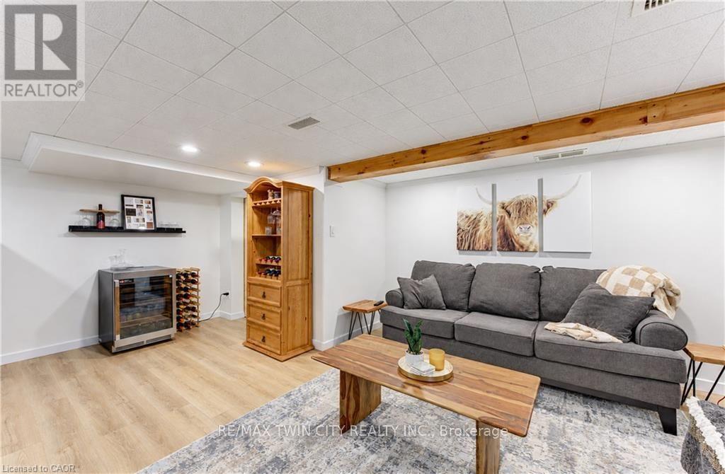 68 CAMBRIDGE Avenue, Kitchener, ON photo 27